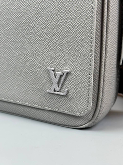 Сумка-мессенджер Louis Vuitton