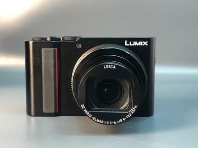 Panasonic Lumix DC-TZ202, незначительный налет на линзе