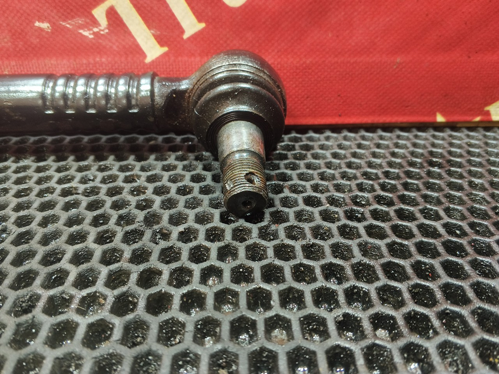 Стойка переднего стабилизатора