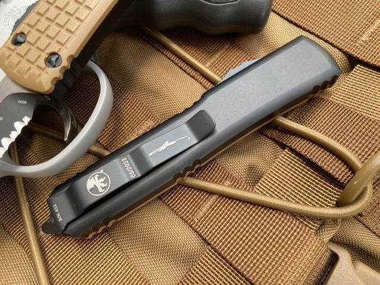 Автоматический нож Microtech MT_121-2FRGTTAS Ultratech S/E, рук-ть алюм./бежев. G10 Frag Patter, клинок 1/2 серрей