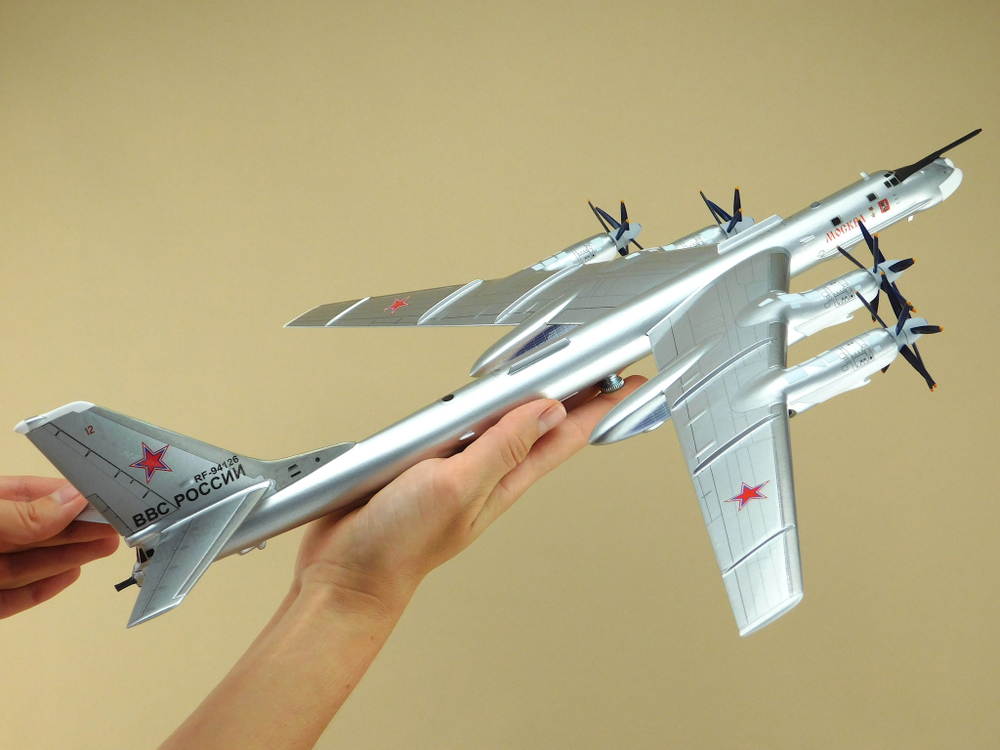 Модель самолета Ту-95МС (М1:100, Москва, RF-94126, 12)
