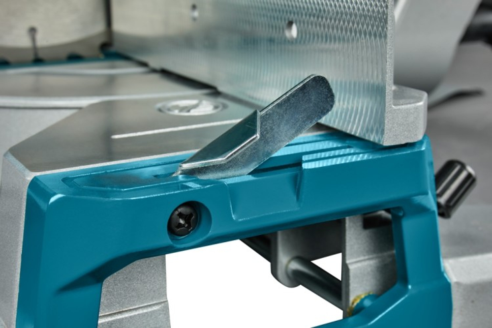 Пила торцовочная сетевая MAKITA LS1110F