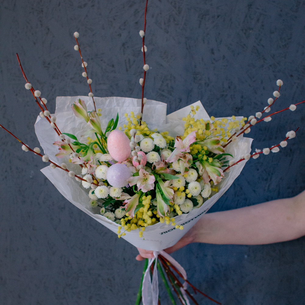 161. Весенний пасхальный букет с мимозой и веточками вербы
