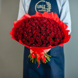 101 красная роза оформлении