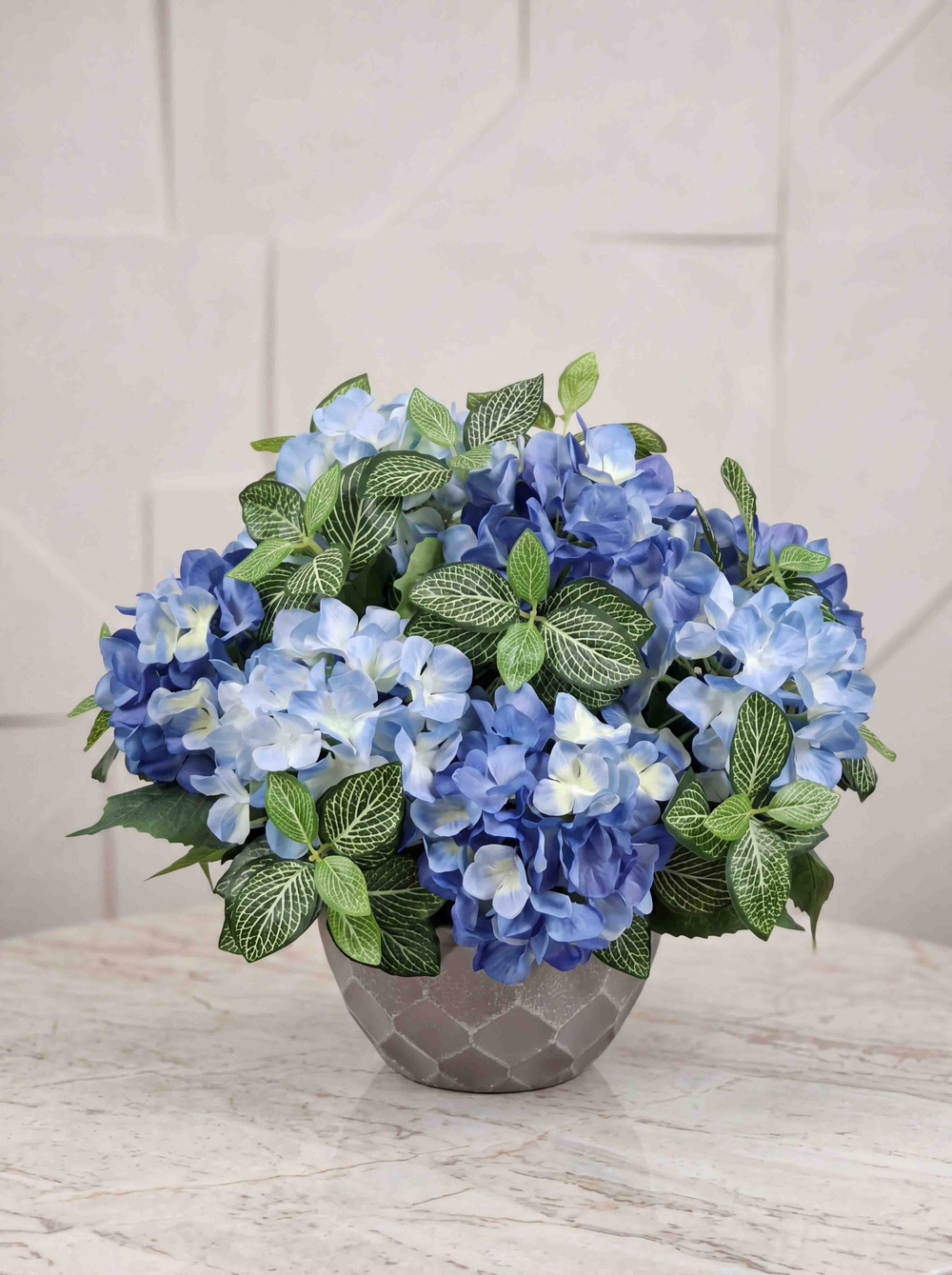 Гортензия сине-голубая в горшке искусственная