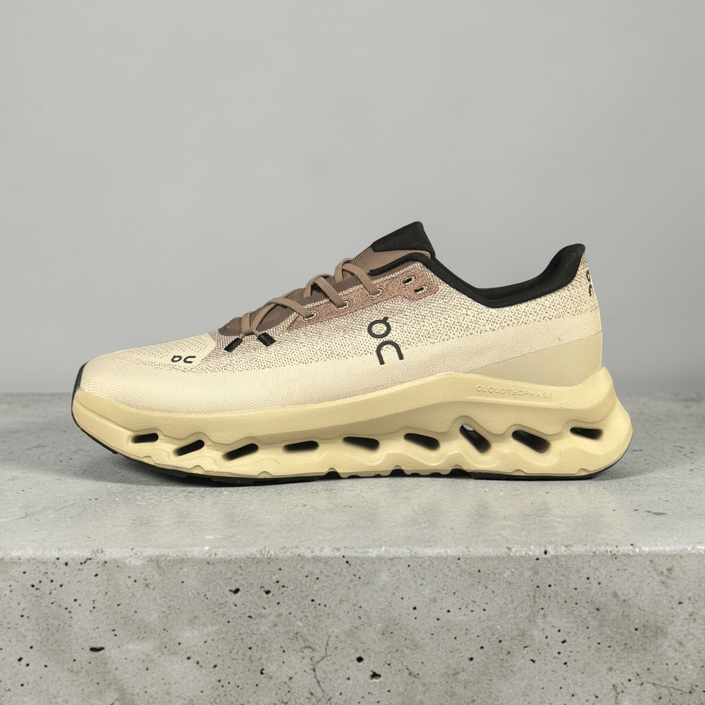 On Cloudtilt • Clove Sand