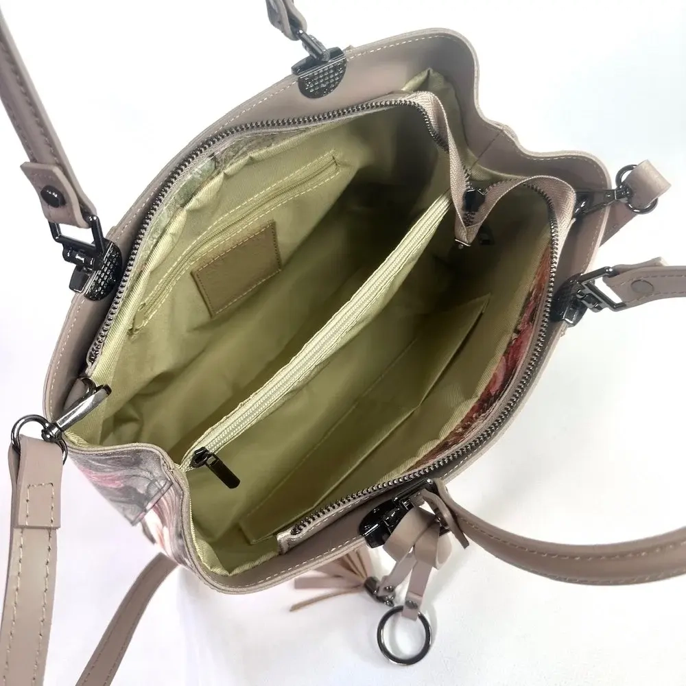 Женская форматная сумка с цветным принтом из натуральной кожи