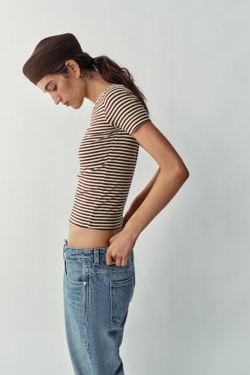 ZARA МИНИМАЛИСТИЧНАЯ ФУТБОЛКА С КОРОТКИМИ РУКАВАМИ, ПОЛОСКИ