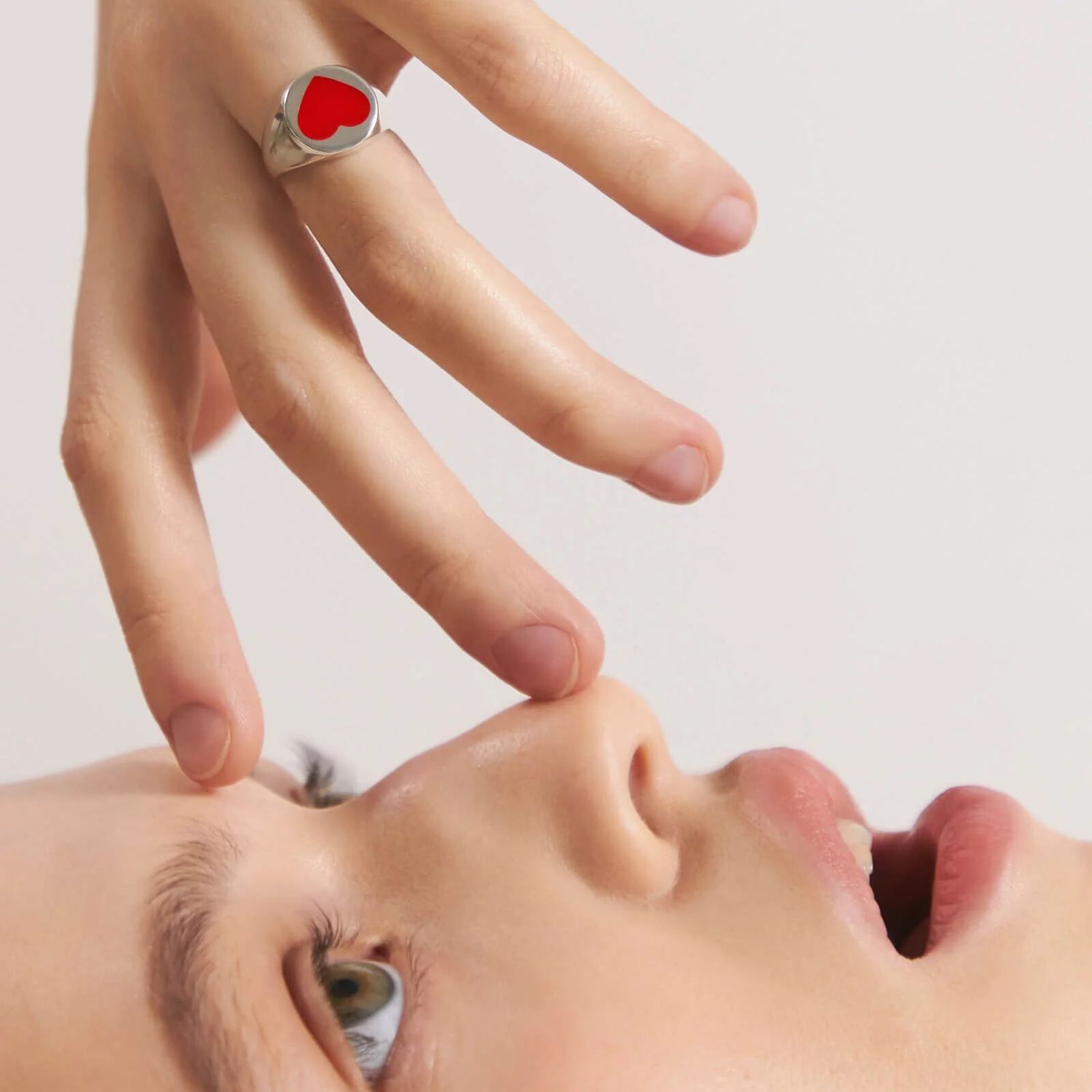 Кольцо-печатка Silver Red Heart Ring