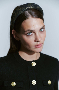 Ободок с золотым рисунком