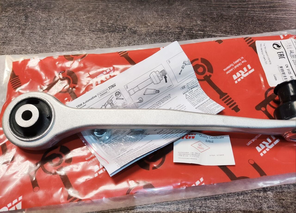 Рычаг передней подвески верхний передний RH TRW