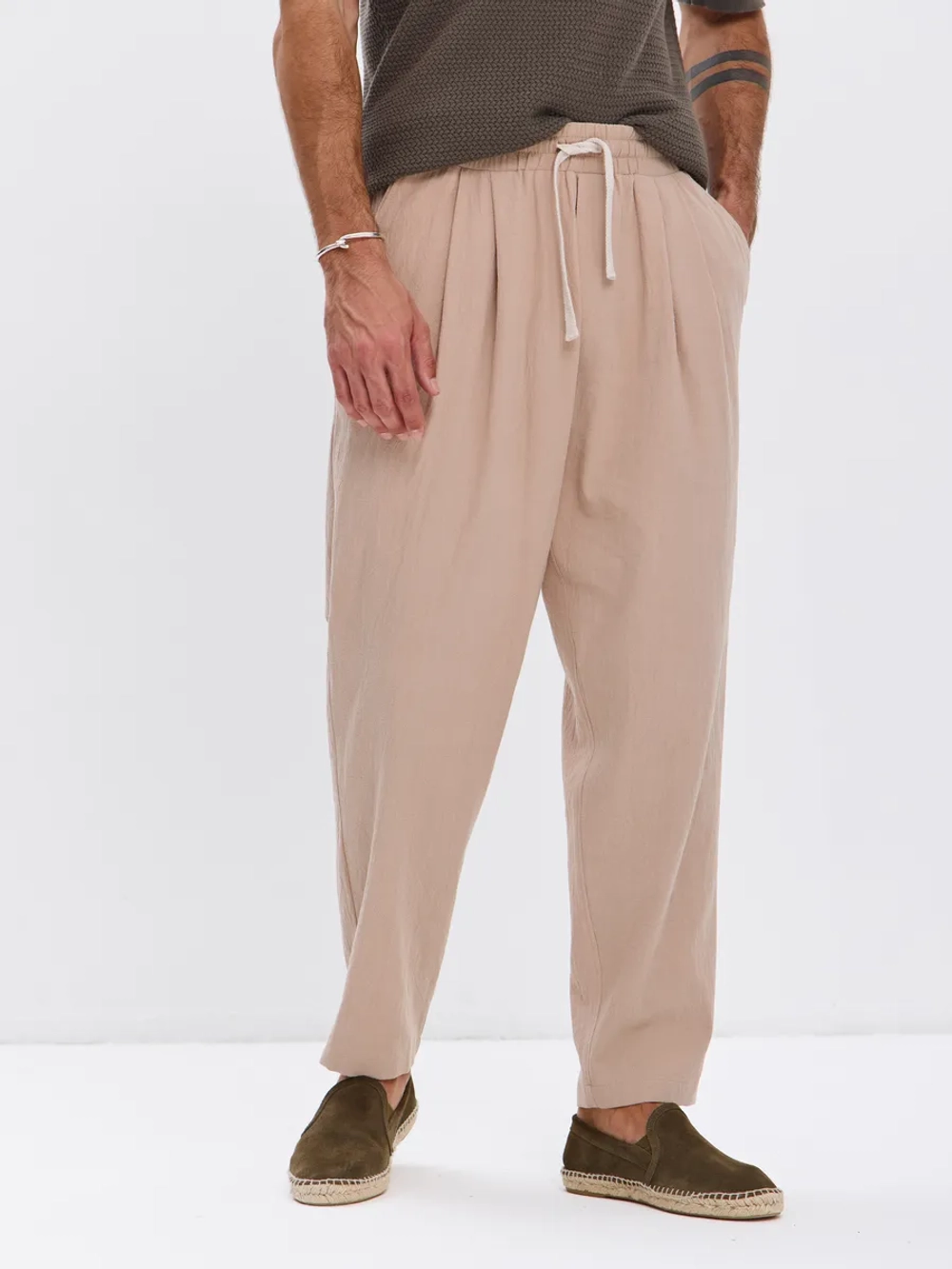 Штаны хлопковые с защипами