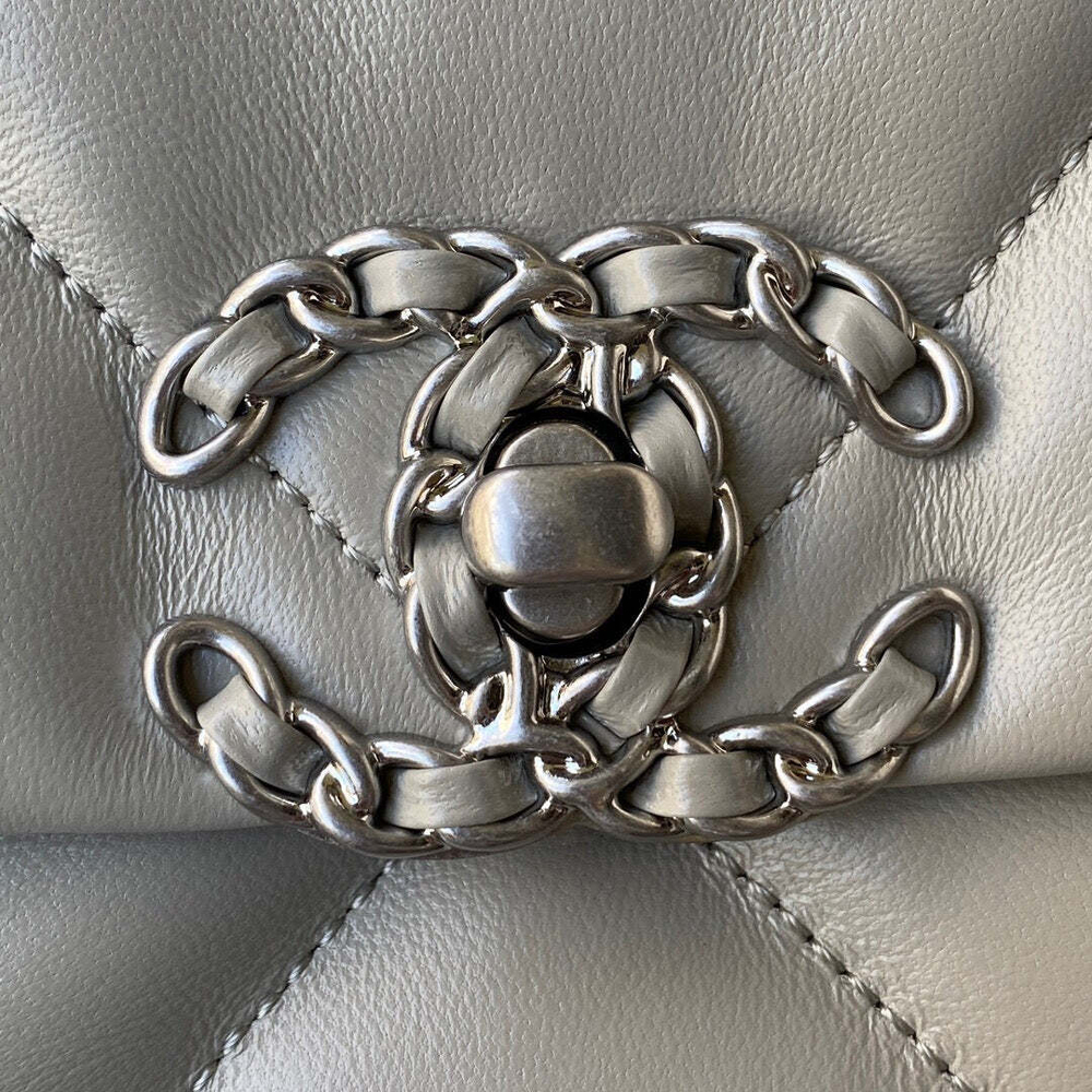 Chanel 19 26 cm