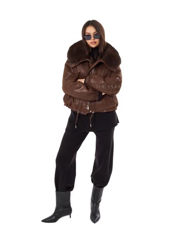 Шоколадная куртка-пуховик из эко-кожи с накладным мехом