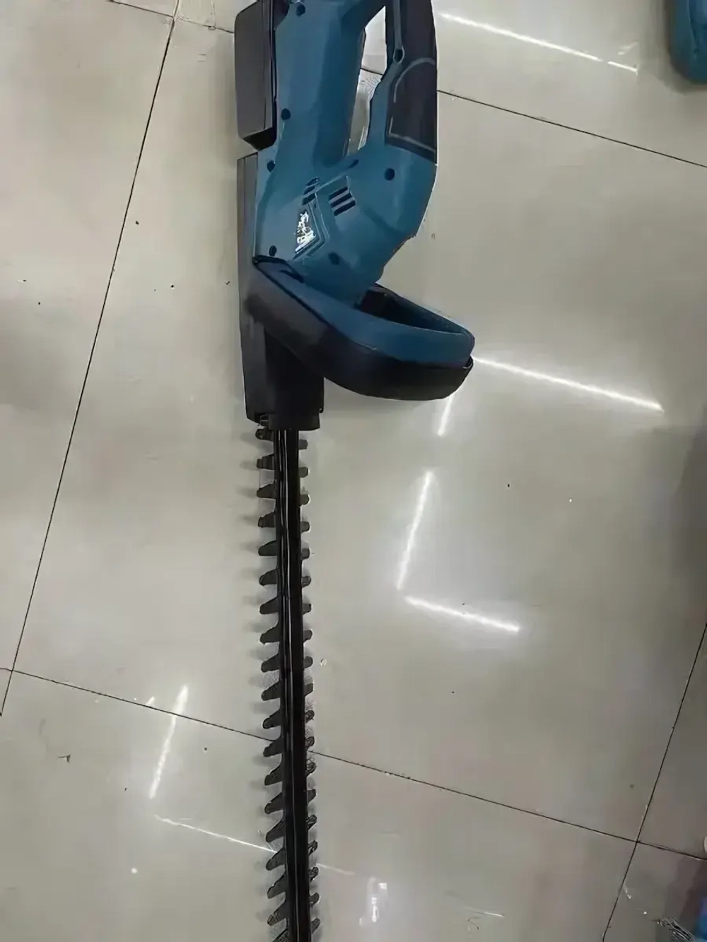 Кусторез аккумуляторный (68В, 5Ач Li-ion аккум. 2шт, ЗУ) MGT-5