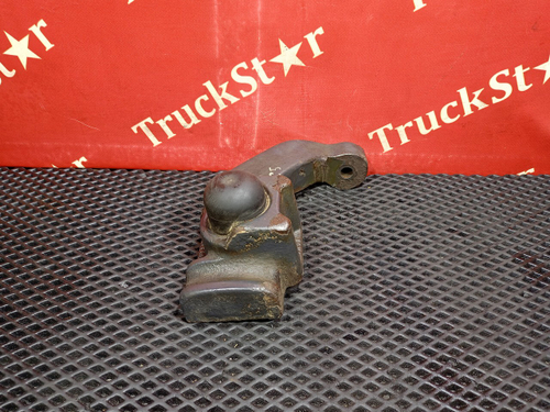 Кронштейн переднего амортизатора