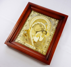 Икона Казанской Божьей Матери /в киоте/