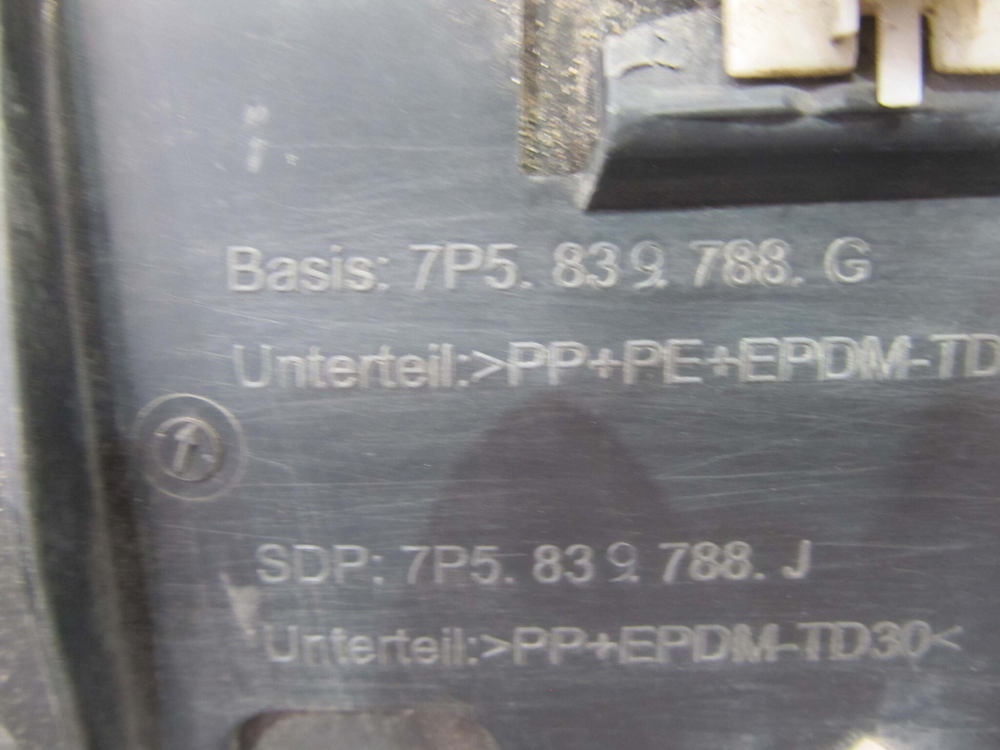 Накладка задней двери правая Porsche Cayenne 2 (958) 10-18 Б/У Оригинал 7p5839788G