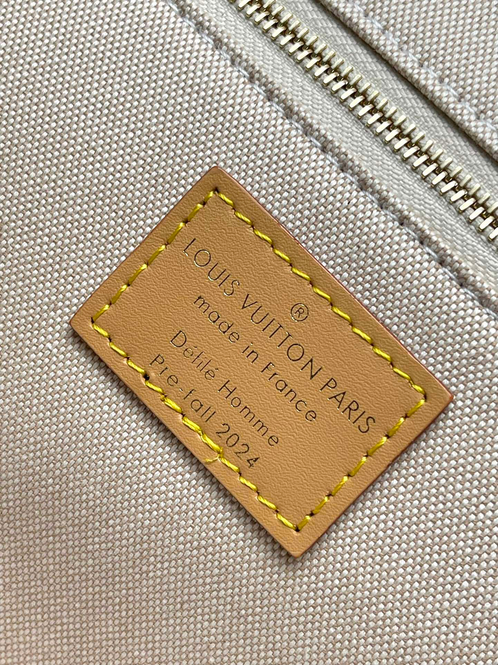 Louis Vuitton Montsouris Messenger MM