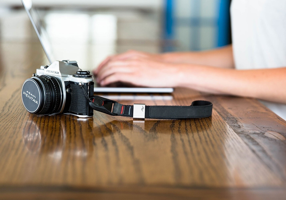 Кистевой ремень Peak Design Cuff