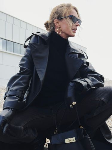 Черный кожаный тренч