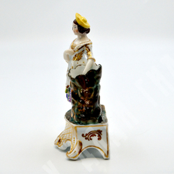 Дама в национальном костюме .Ваза. Фарфор, глазурь, роспись. Эдме Самсон (Edme Samson & C), Франция.