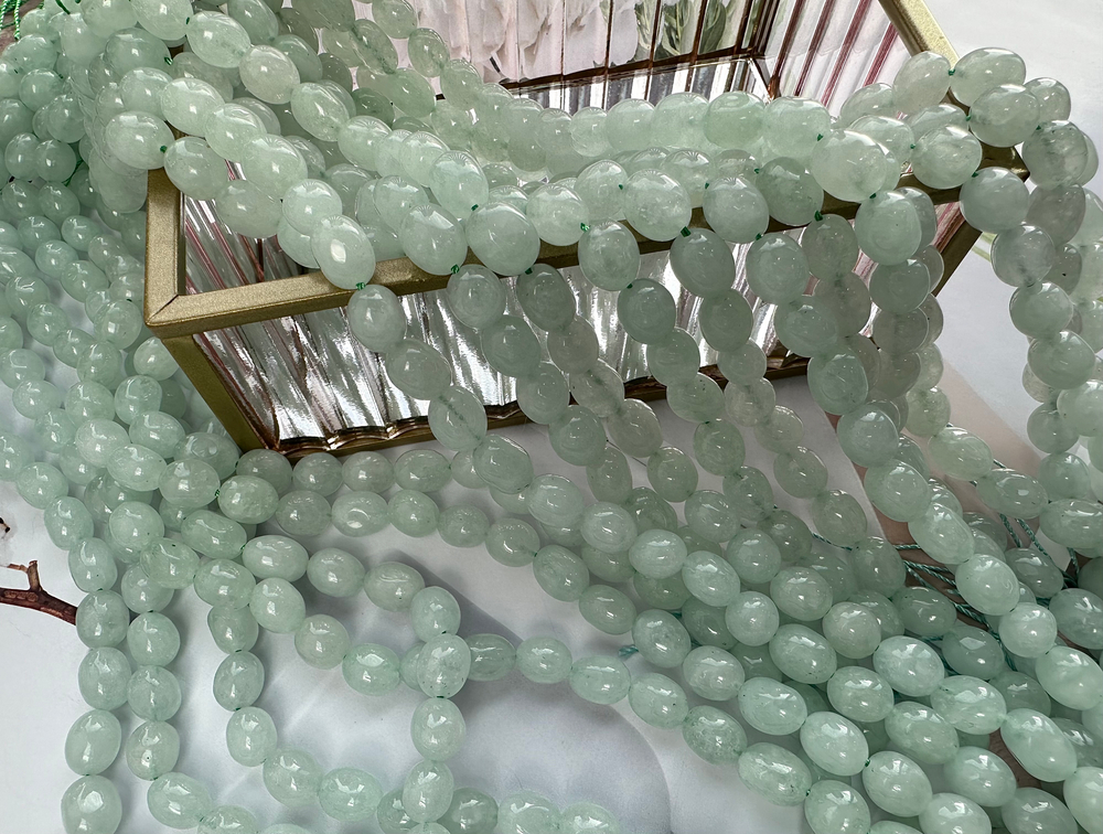 Нить бусин из тонированного кварца 8-9мм (галтовка)