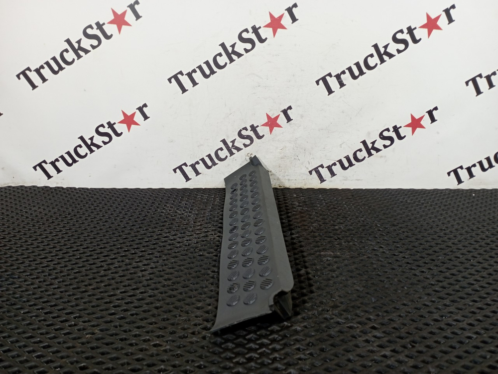 Накладка порога правого