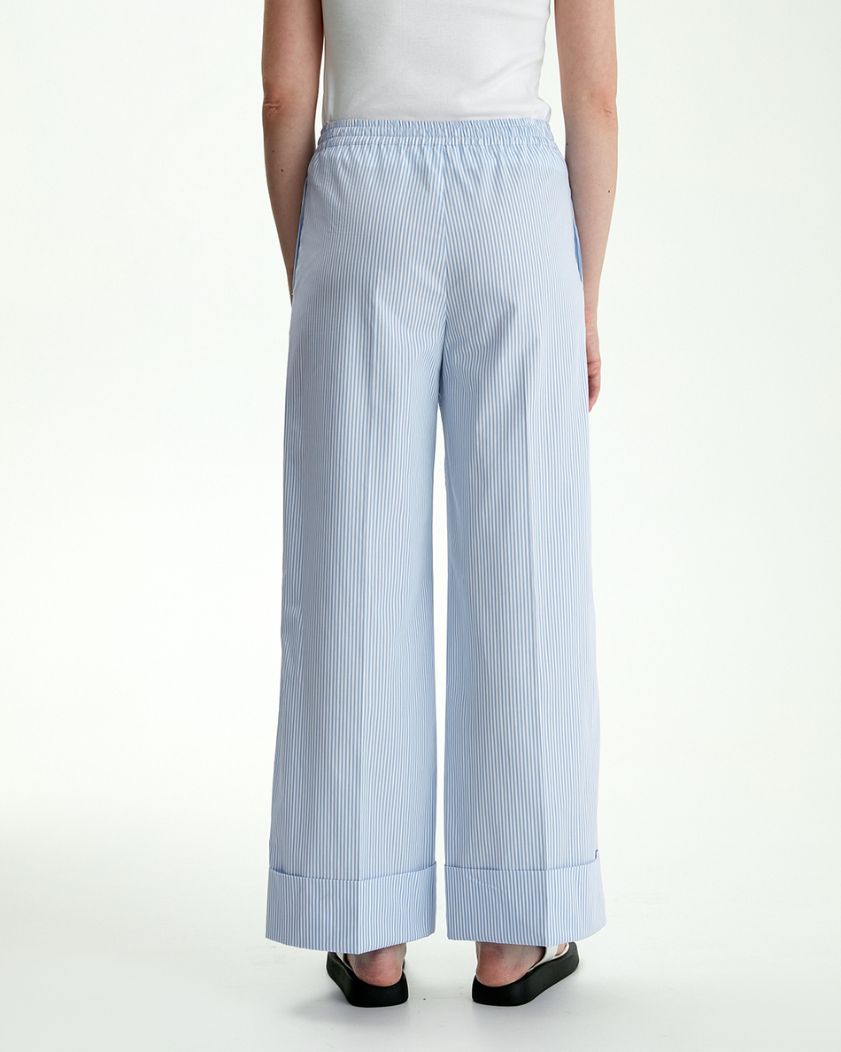 Свободные брюки на резинке в полоску