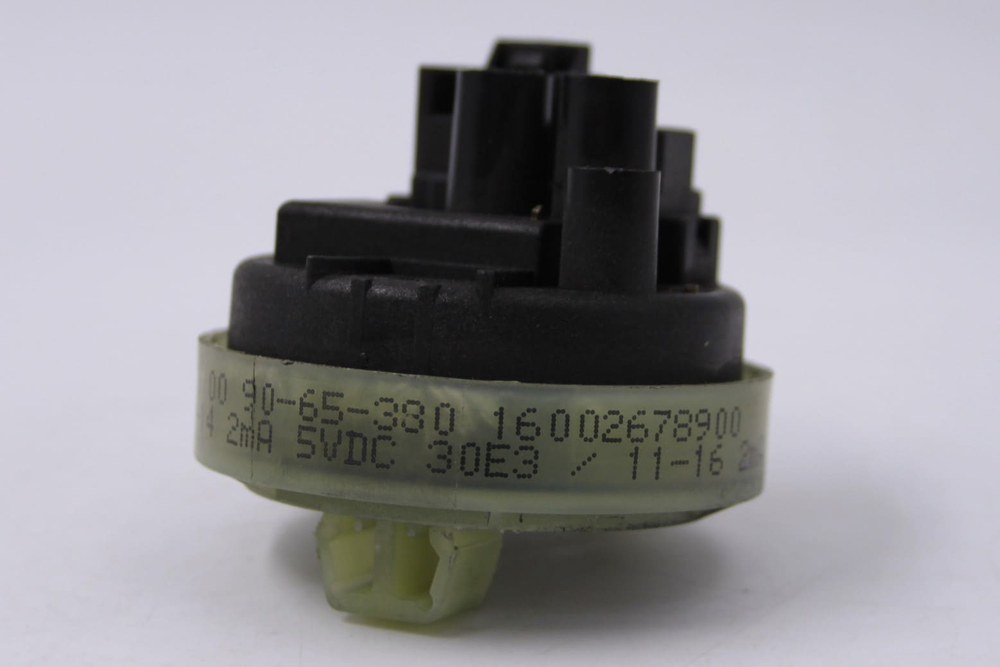 Датчик уровня воды (прессостат) 505KD101 16002678900 (уровни 90-65-380) стиральной машины Ariston