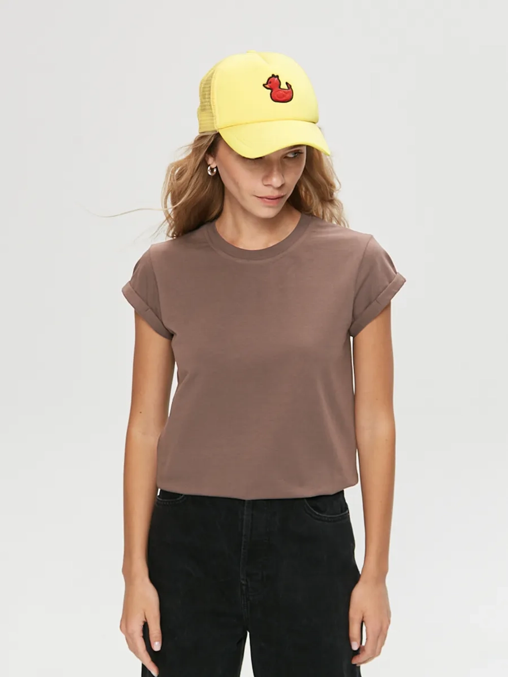 Футболка с подвернутым рукавом