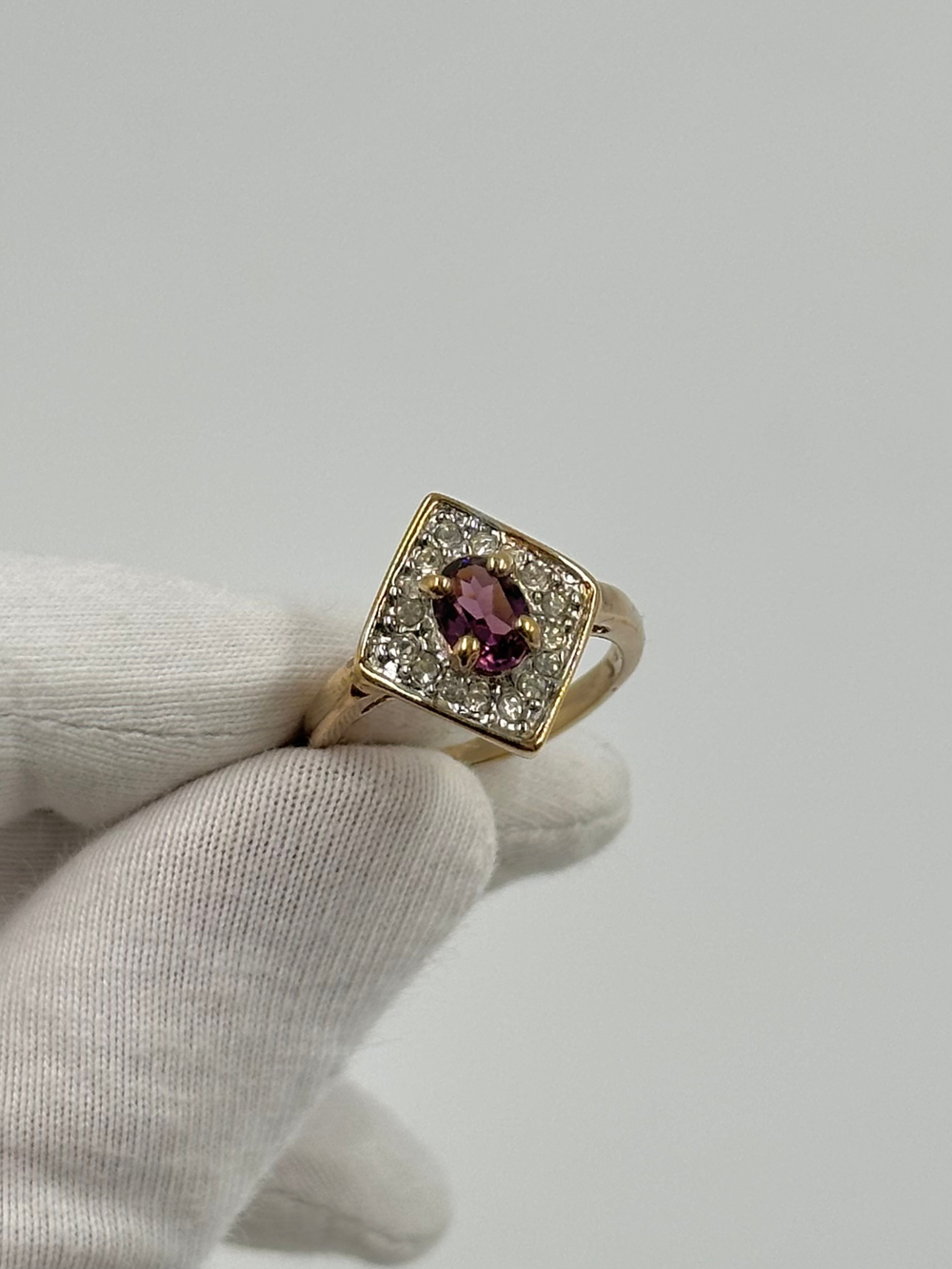 Кольцо с кристаллами