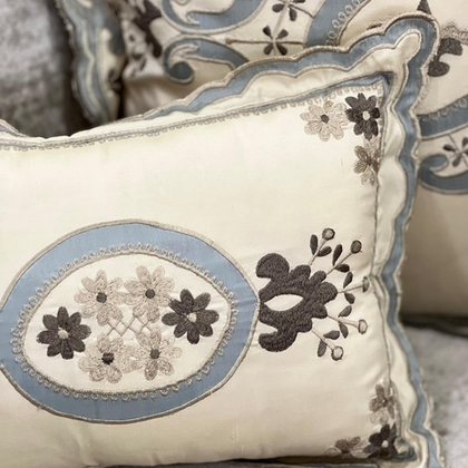 Подушка шёлковая 23х33 см, ручной работы