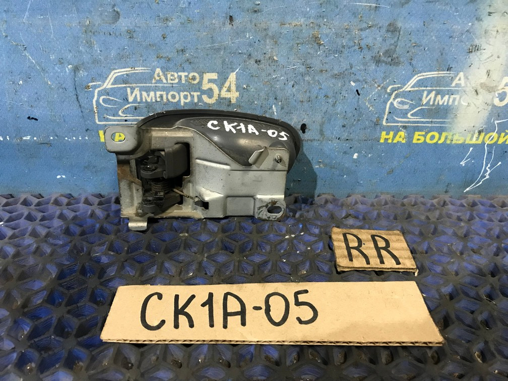 Ручка двери задней правой салонная MITSUBISHI LANCER 1998