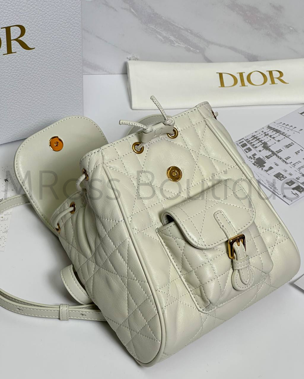 Маленький рюкзак Dior Caro белого цвета