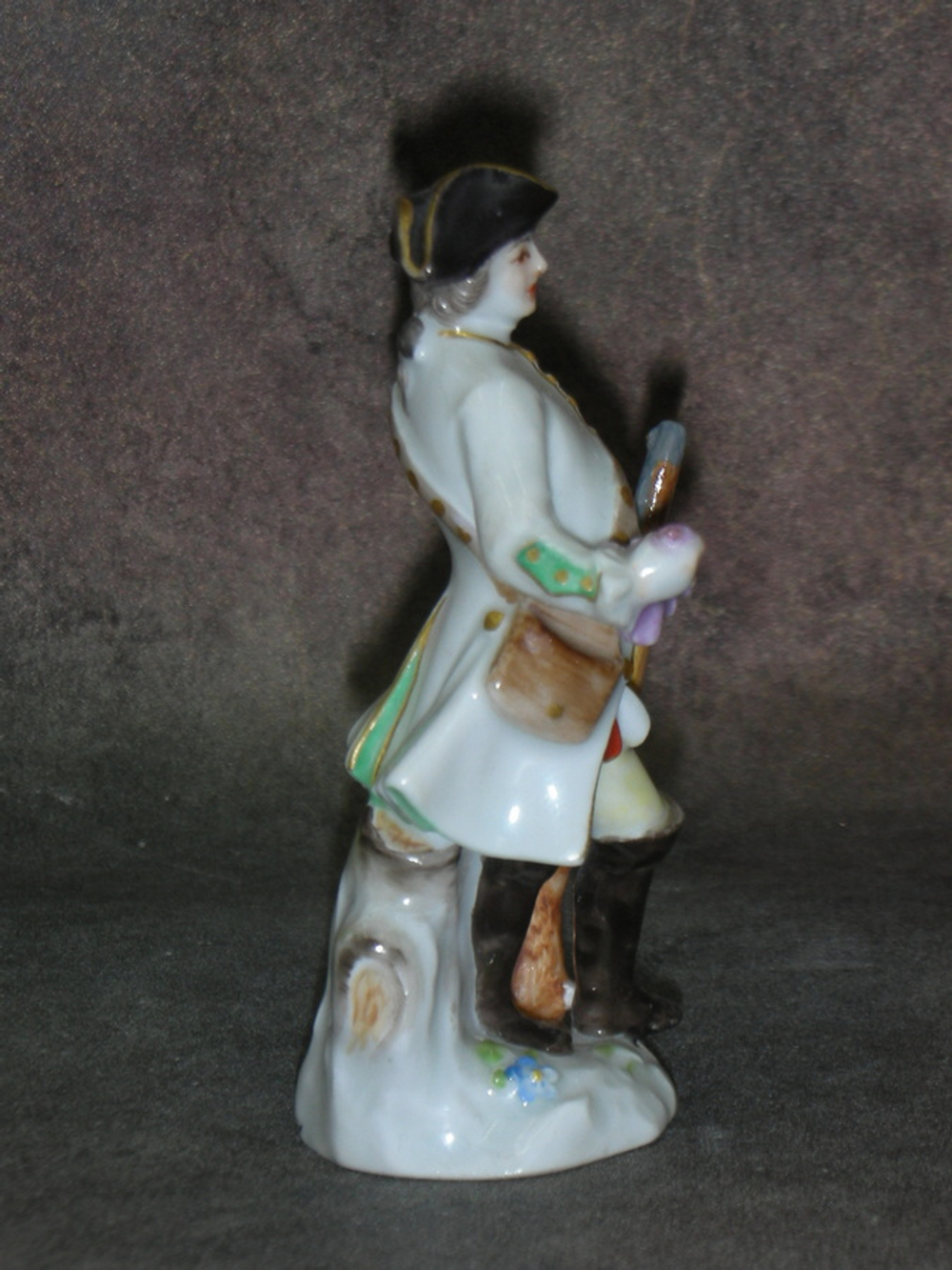 Статуэтка. Фарфор. Охотник с ружьем. MEISSEN. Германия