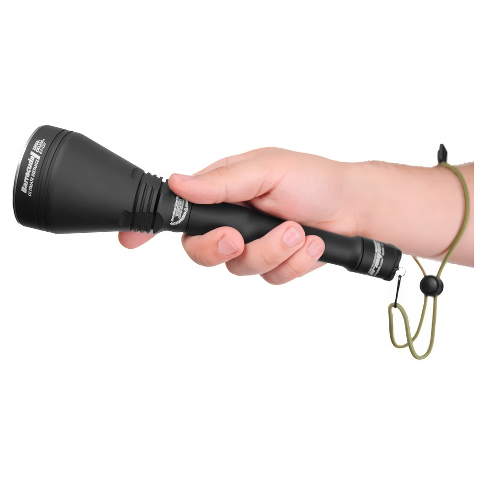 Поисковый фонарь Armytek Barracuda (warm) — прочная конструкция с водонепроницаемостью IP68 (до 10 метров)