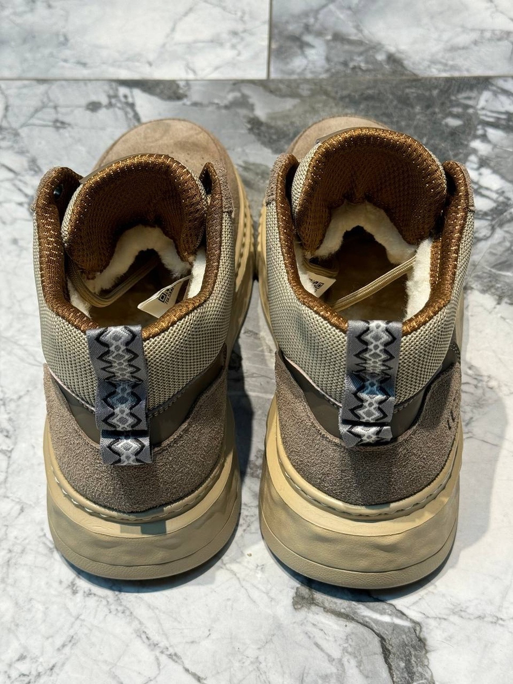 UGG