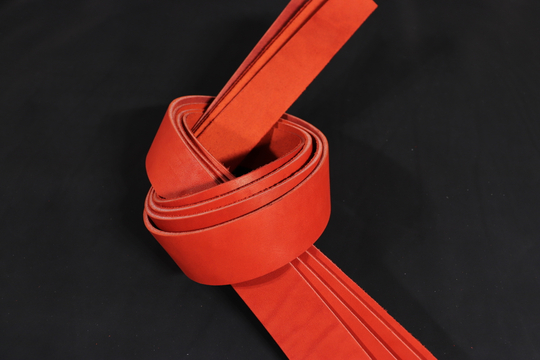 Ременная заготовка Красная гладкая