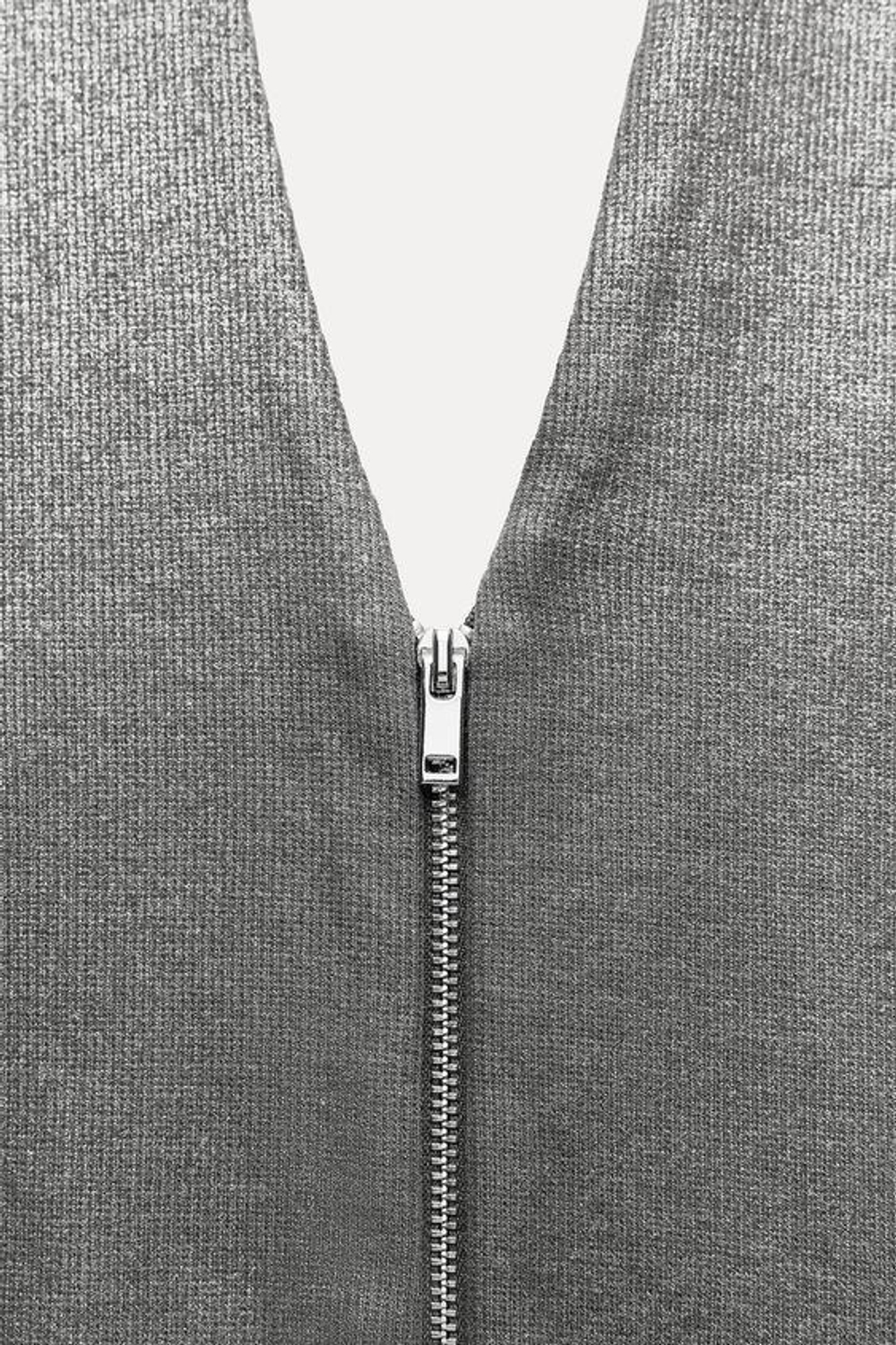 ZARA ТОП ИЗ БЛЕСТЯЩЕЙ ТКАНИ С ГОРЛОВИНОЙ ХАЛТЕР, АНТРАЦИТОВО-СЕРЫЙ