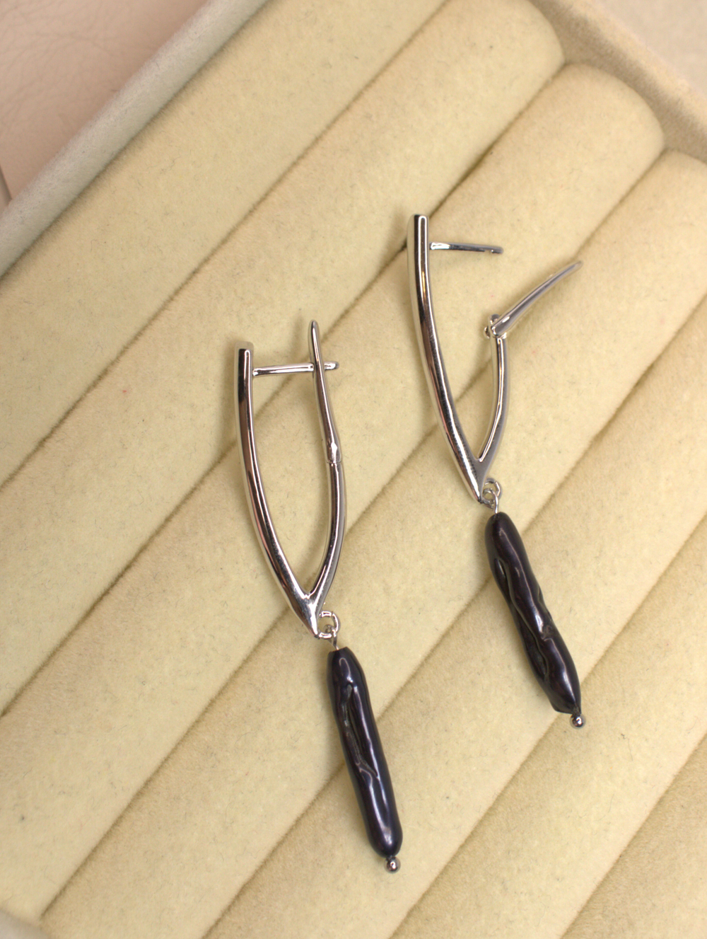 Серьги бижутерия с натуральным черным жемчугом «Чёрная орхидея»