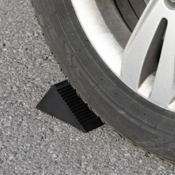 WDK-88001 Противооткатные упоры резиновые. Комплект 2 шт. Размеры 105х75х75 мм. Вес 0,66 кг.