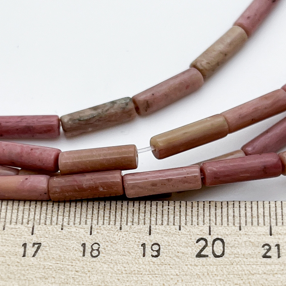 "Родонит" бусины (мусковит с альбитом), размер около 13*4 мм, цена за 13-14 шт (1/2 нити)