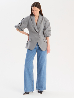 Жакет приталенный с объемными рукавами