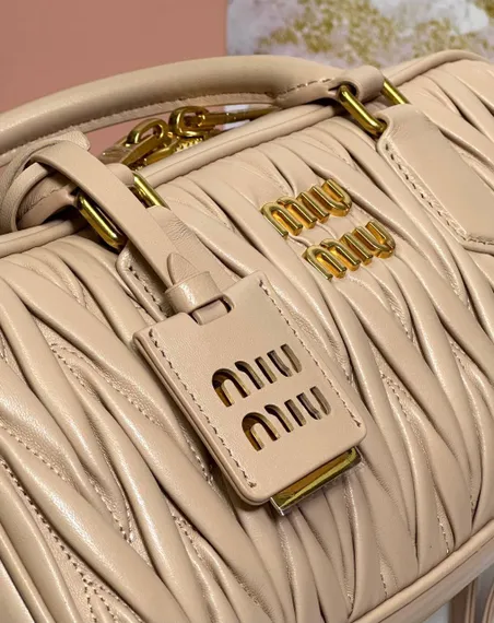 Сумка MIU MIU Arcadie matelassé из кожи наппа, пудровый