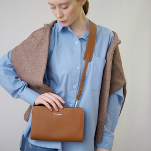 Женская сумка Emilie из кожи теленка цвета карамель