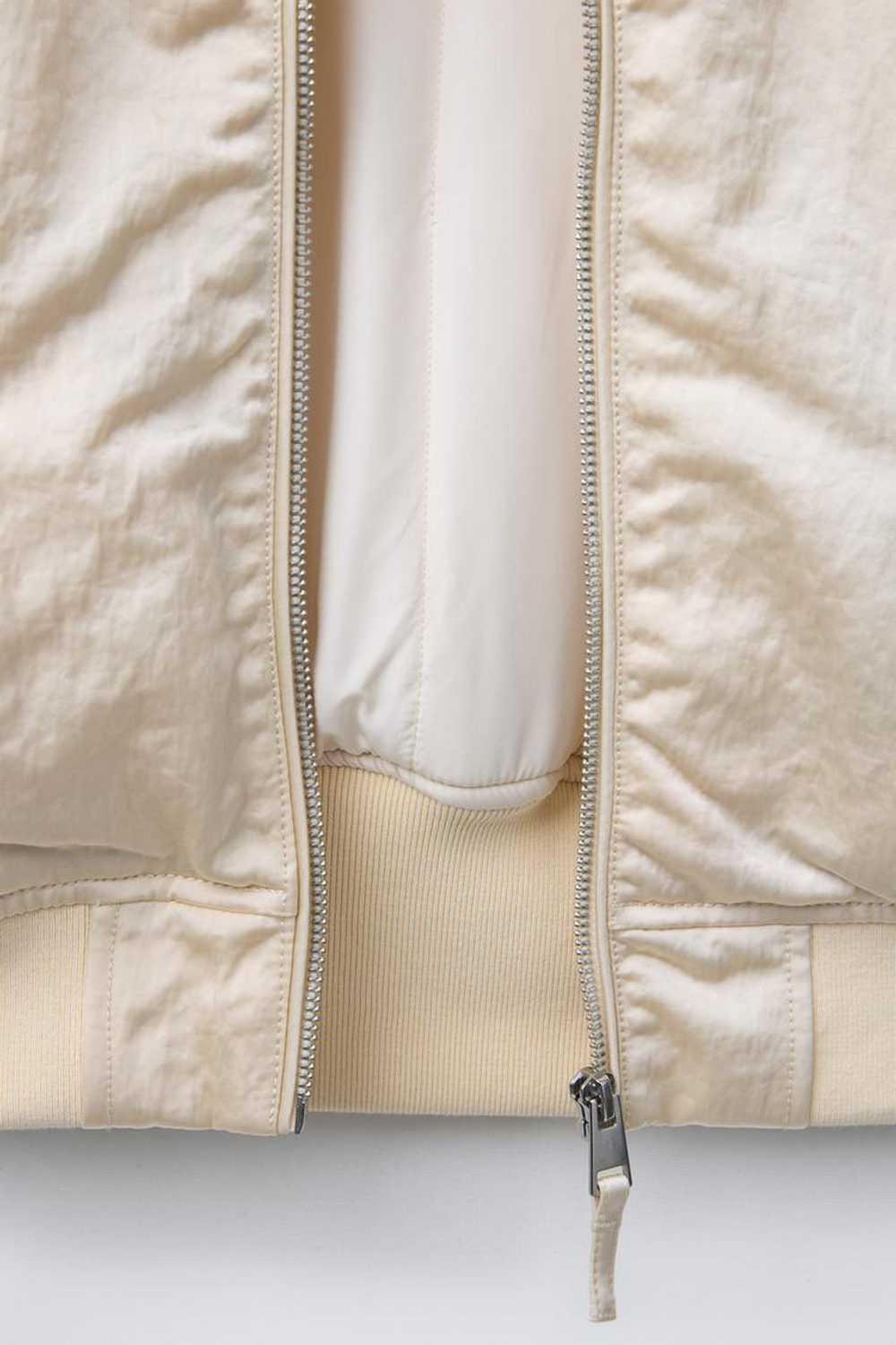 ZARA КУРТКА-БОМБЕР С САТИНИРОВАННЫМ ЭФФЕКТОМ, СВЕТЛЫЙ ЭКРЮ