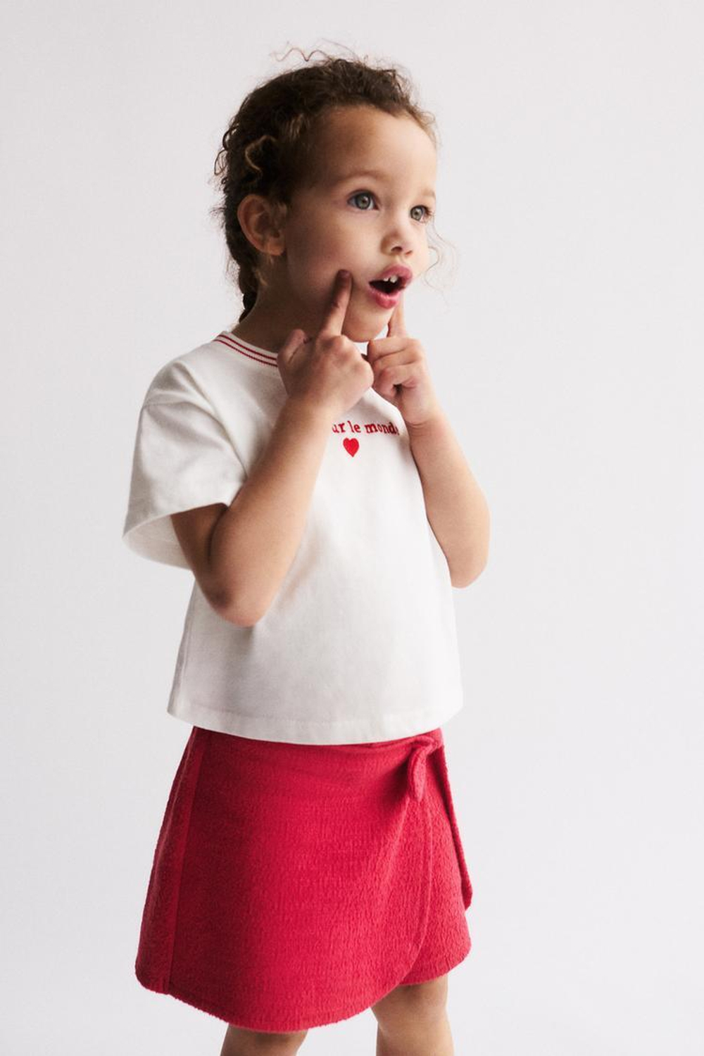 ZARA ФУТБОЛКА С ВЫШИТОЙ НАДПИСЬЮ, КРАСНЫЙ