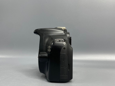 Canon EOS 1100D Kit 18-55mm 17.500 кадров микроцарапина
