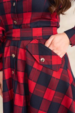 Платье в красную клетку с карманами из вискозы